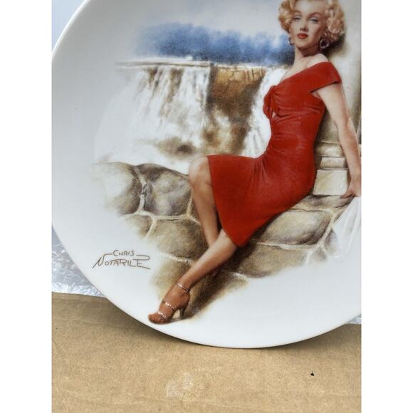 “NIAGARA” by Chris Notarile The Marilyn Monroe Collection COA 1992 - Picture 7 of 7
